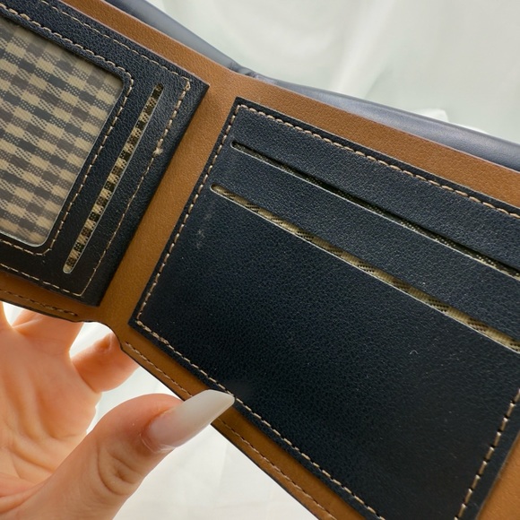 Elegant Black and Tan Men's Wallet - Picture 7 of 11